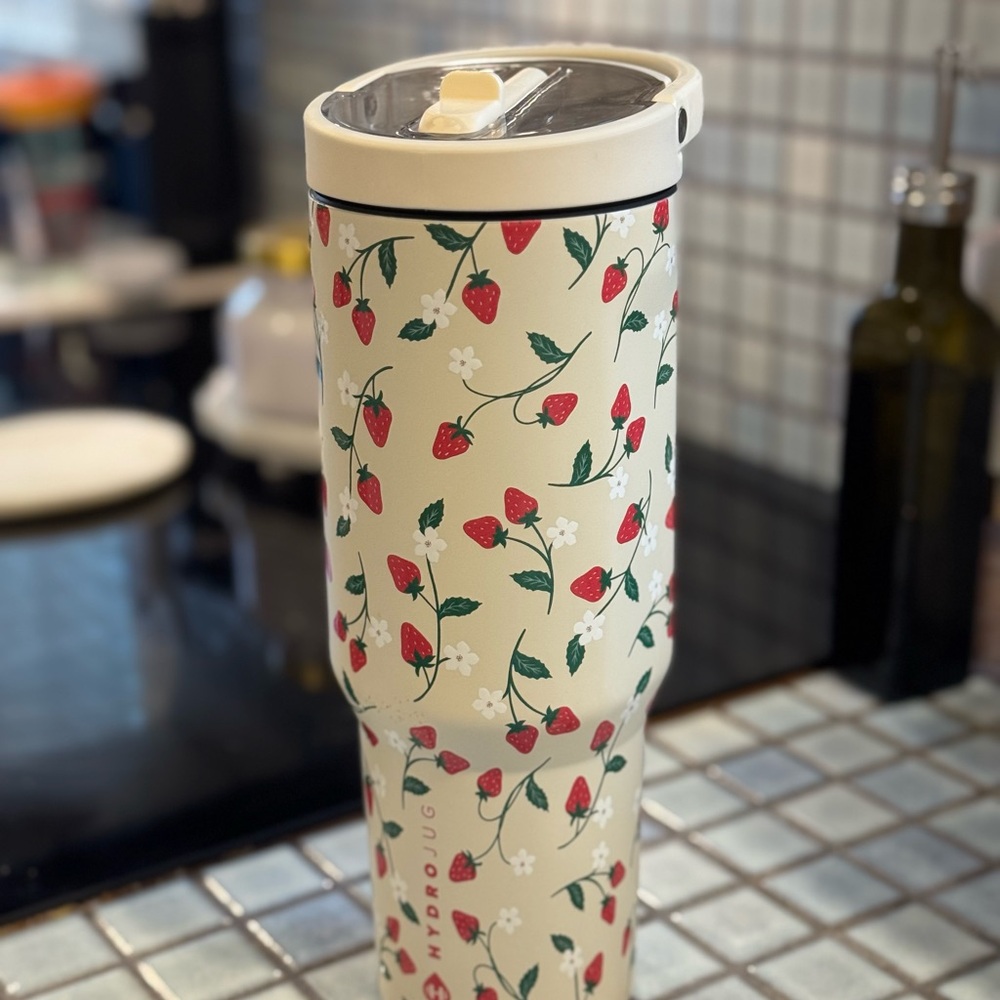HydroJug Cream Strawberry 40oz Sport Tumbler